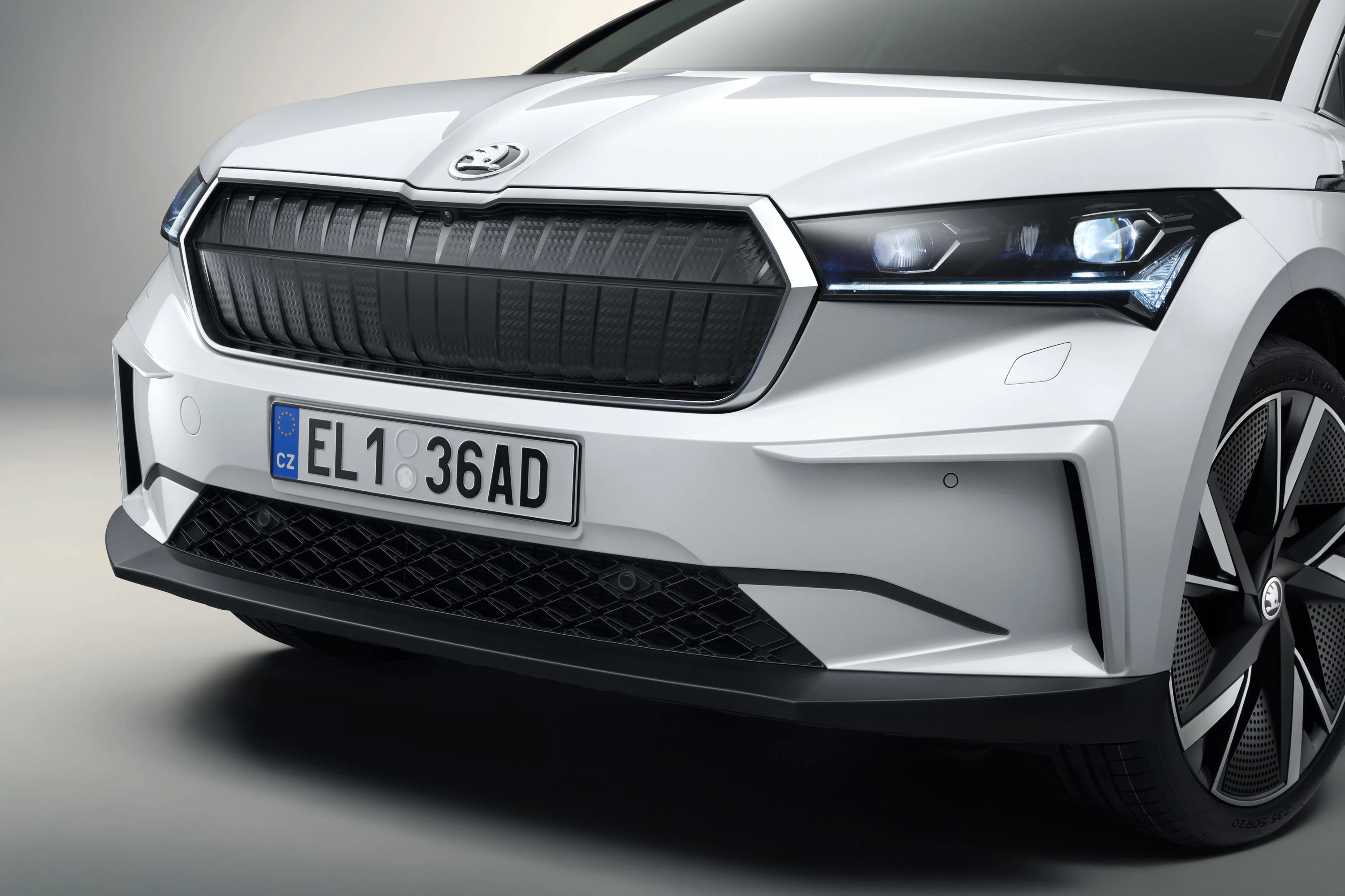 SKODA Enyaq iV80x exterior view