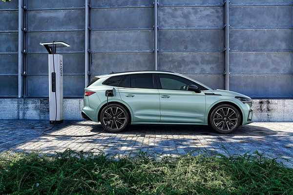SKODA Enyaq iV80x charging view