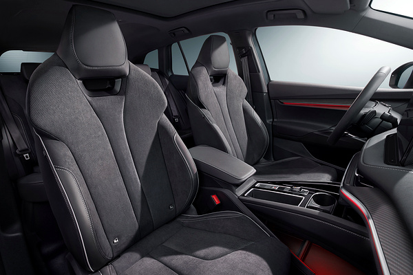SKODA Enyaq iV80x frontseats view