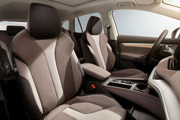 SKODA Enyaq iV80x frontseats view