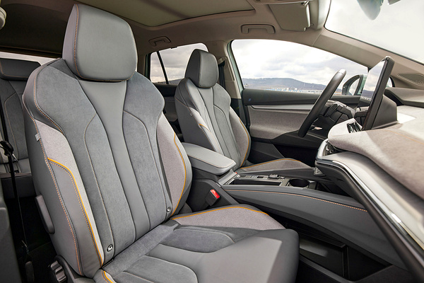 SKODA Enyaq iV80x frontseats view