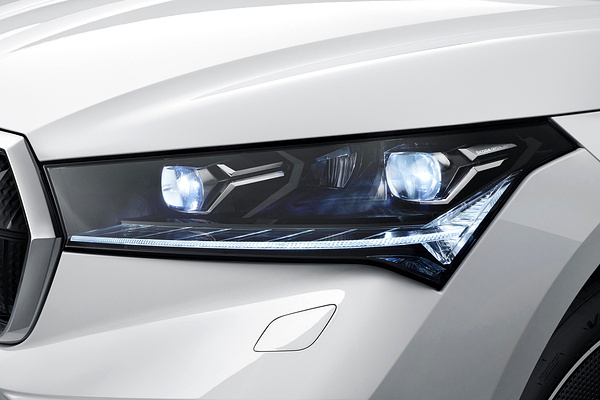 SKODA Enyaq iV80x headlights view