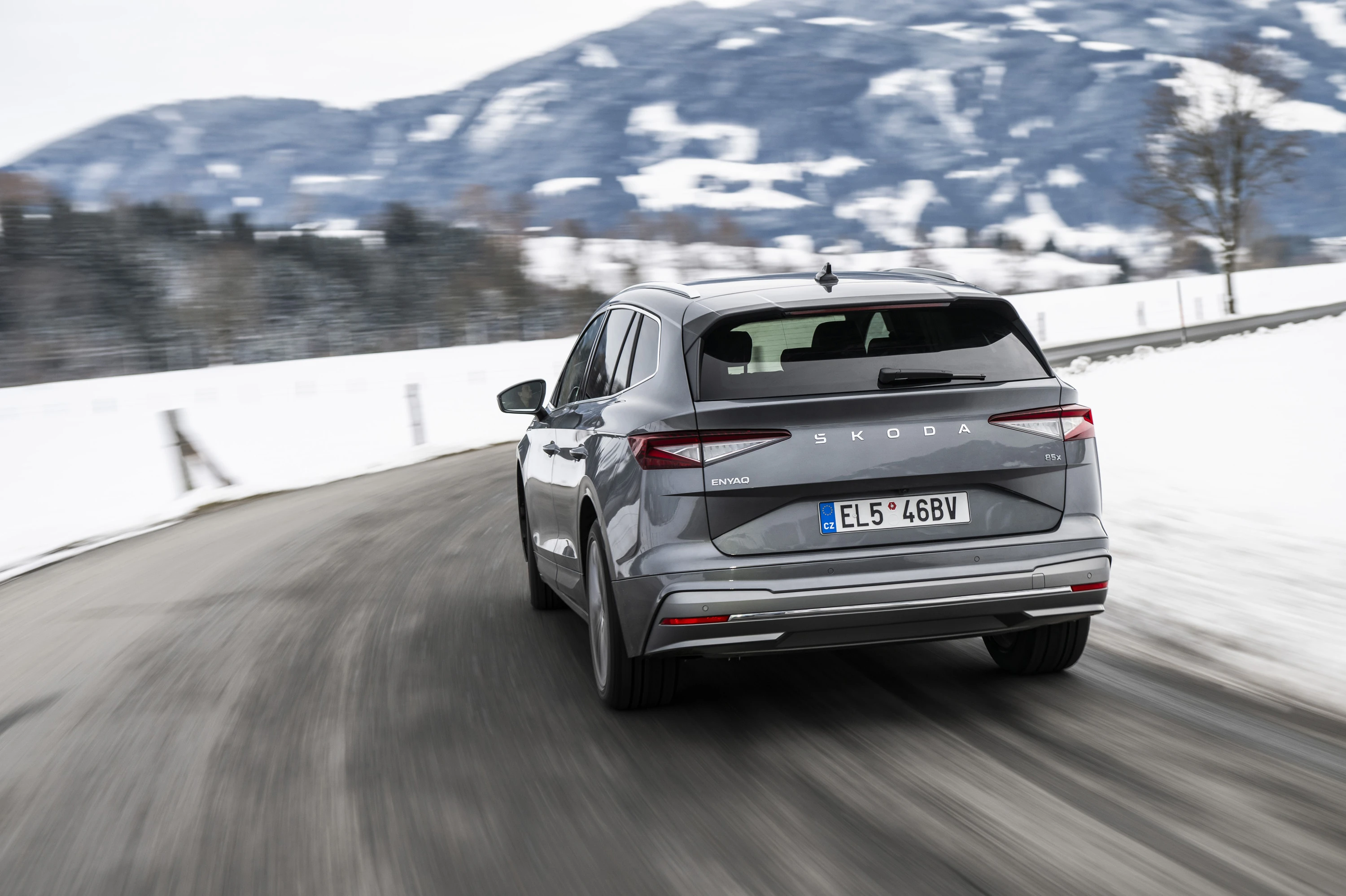 SKODA ENYAQ iV 50 exterior view