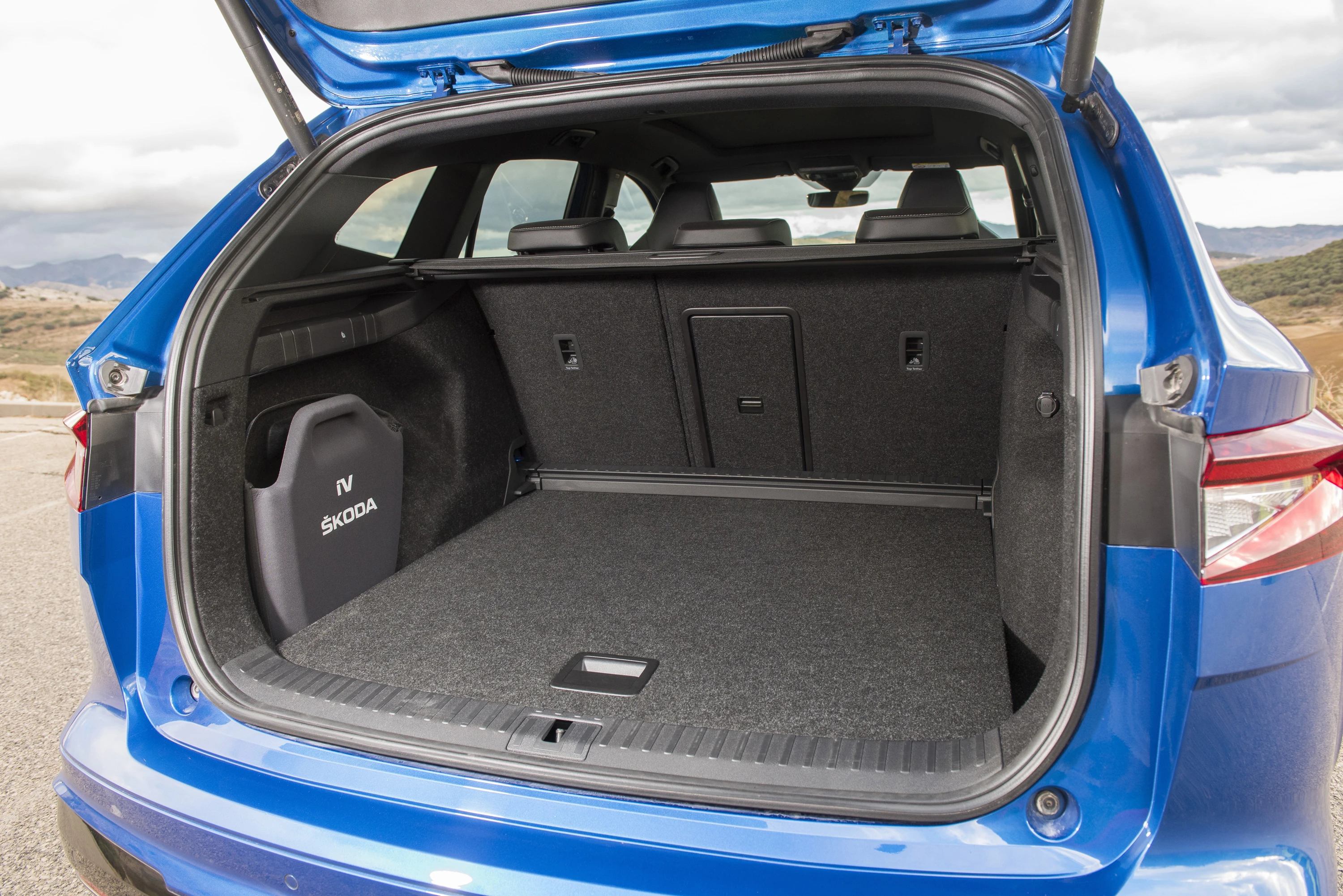 SKODA ENYAQ iV 50 trunk view