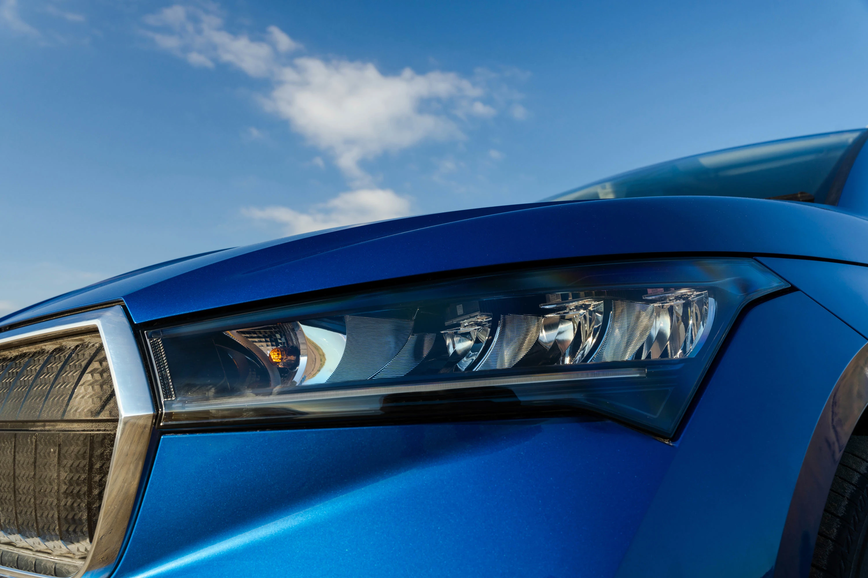 SKODA ENYAQ iV 50 headlights view