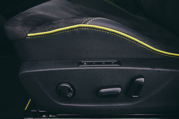 SKODA Enyaq RS frontseats view