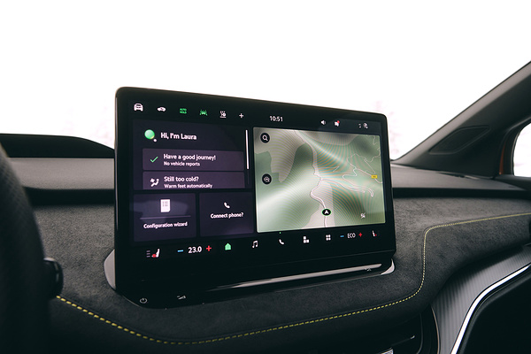 SKODA Enyaq RS screens view