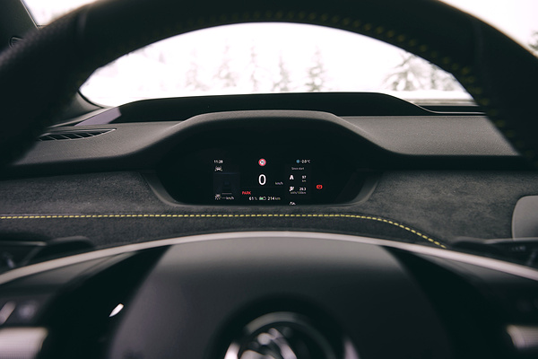 SKODA Enyaq RS screens view