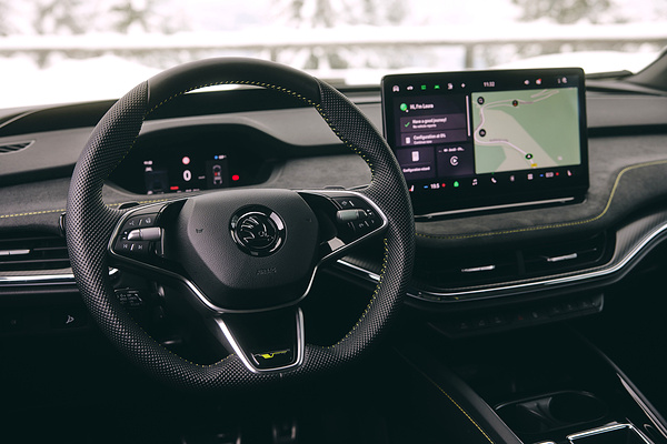 SKODA Enyaq RS screens view
