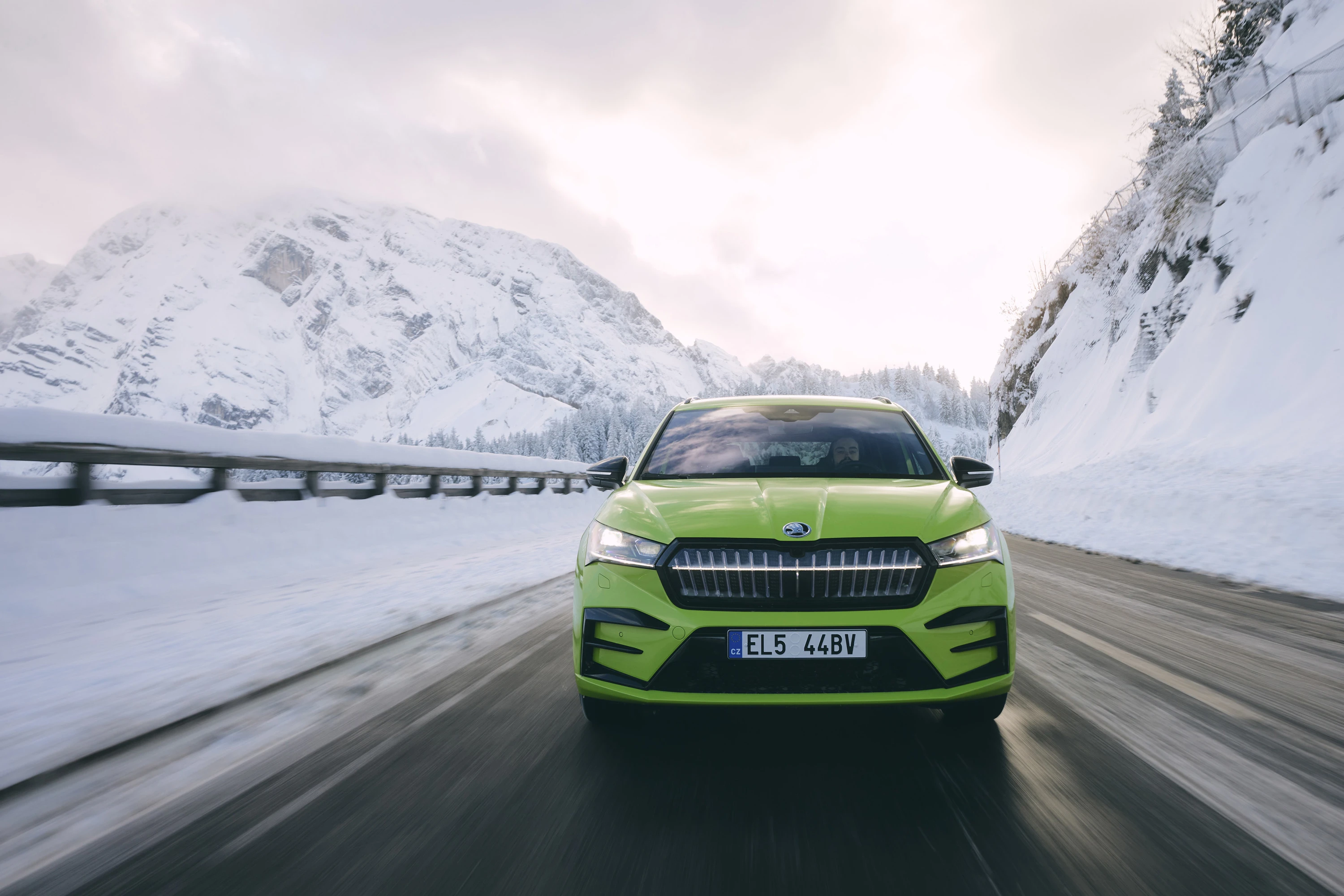 SKODA ENYAQ RS (GEN2) headlights view