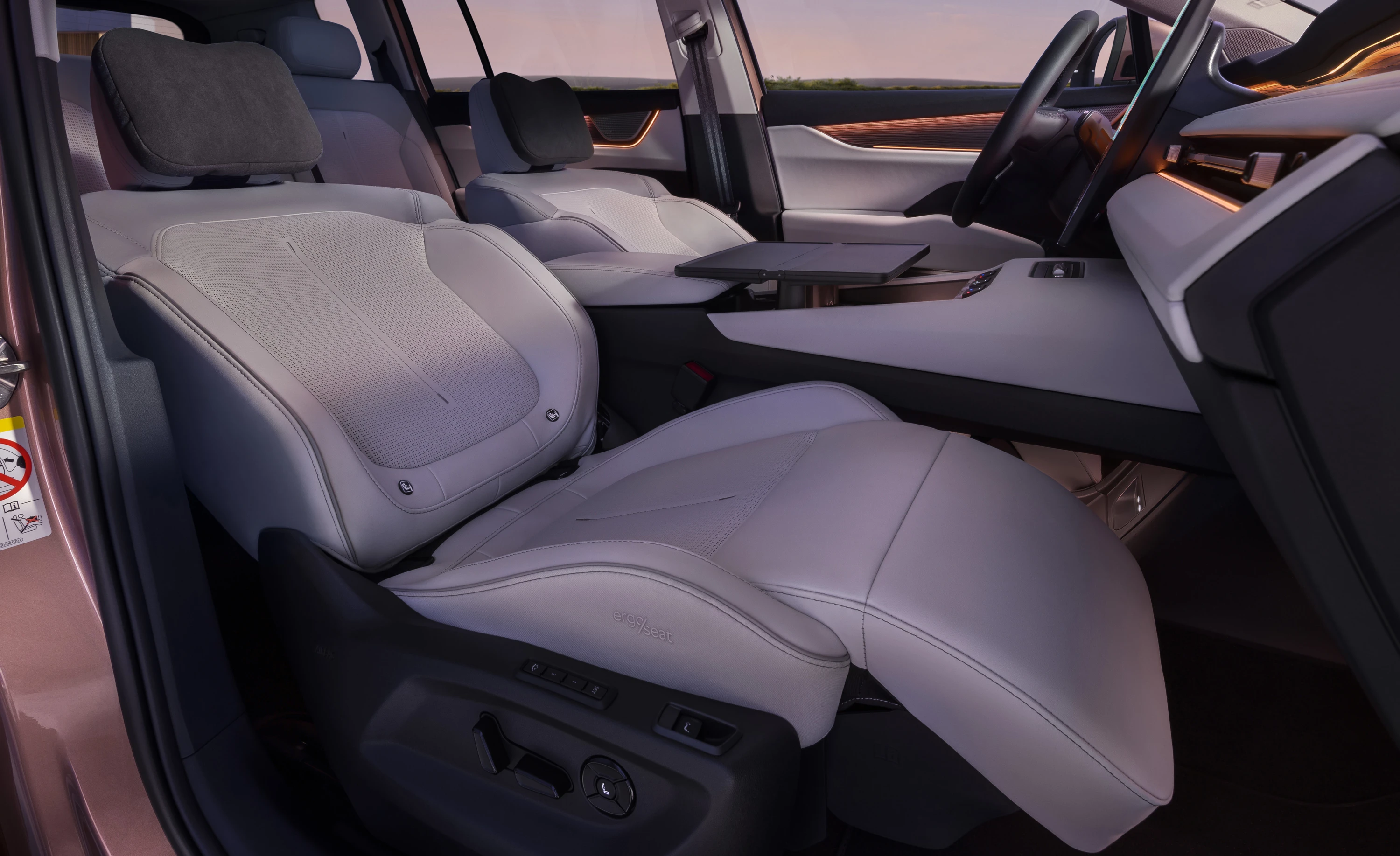 Skoda Peaq 90x frontseats view