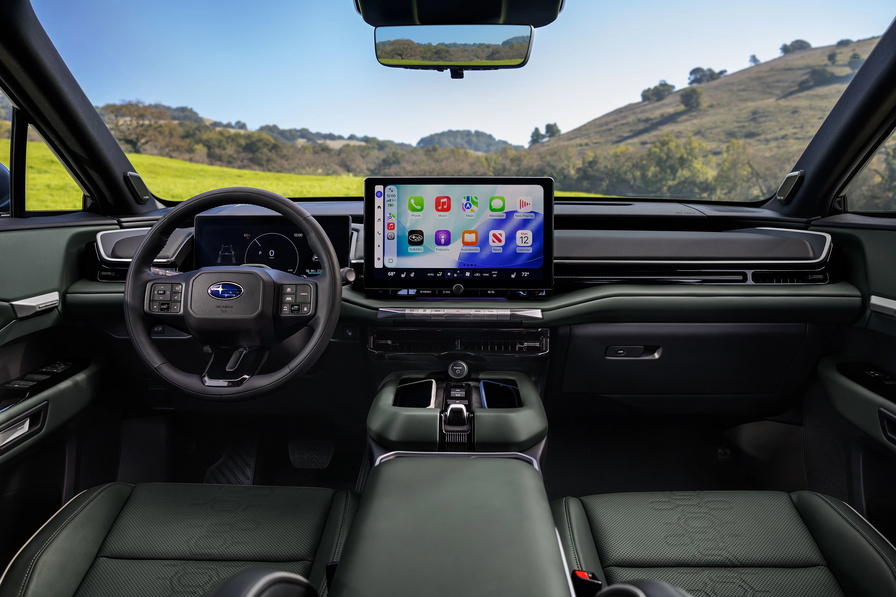 Subaru Getaway AWD 95.8 kWh screens view