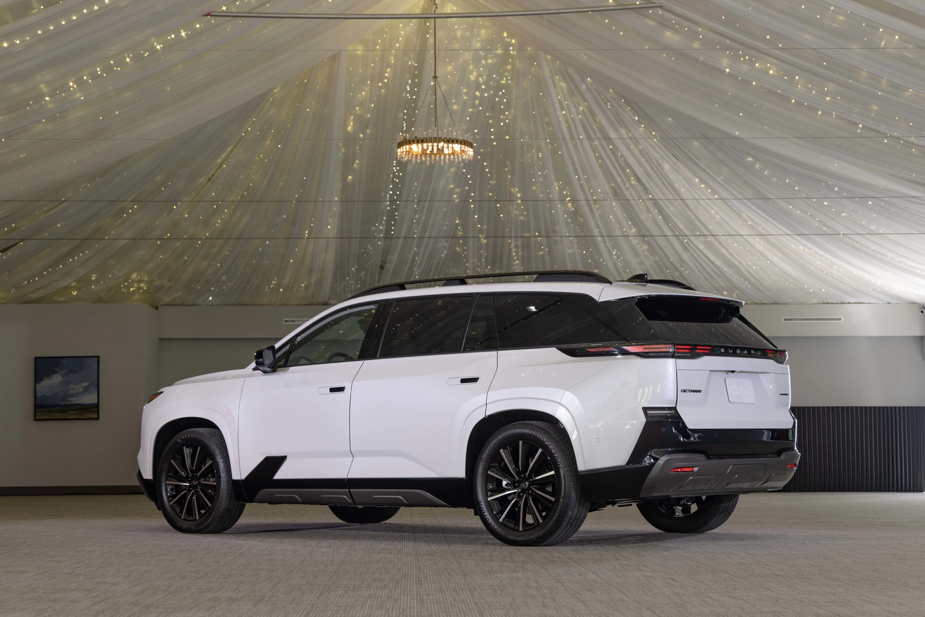 Subaru Getaway AWD 95.8 kWh exterior view