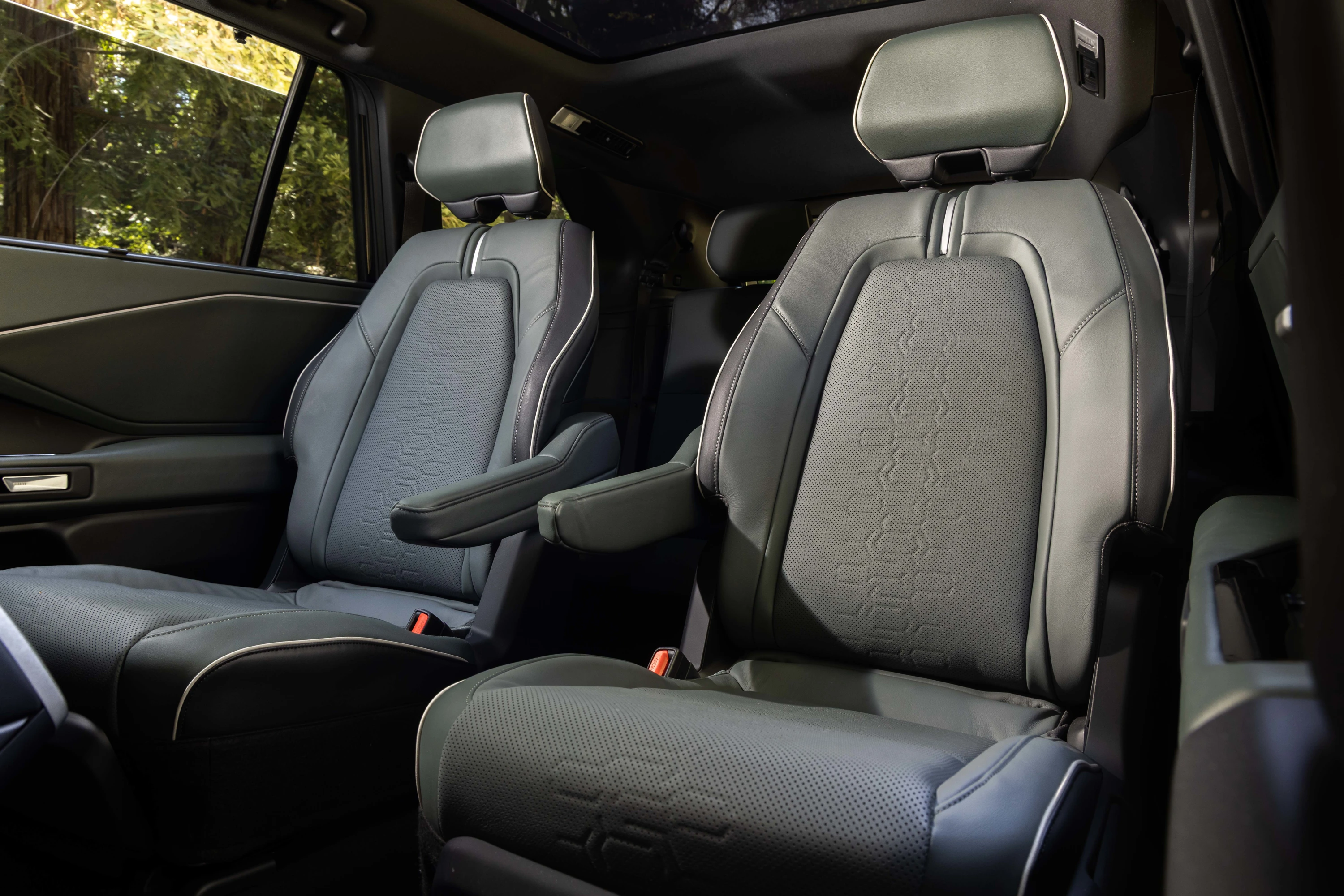 Subaru Getaway AWD 95.8 kWh secondrowseats view