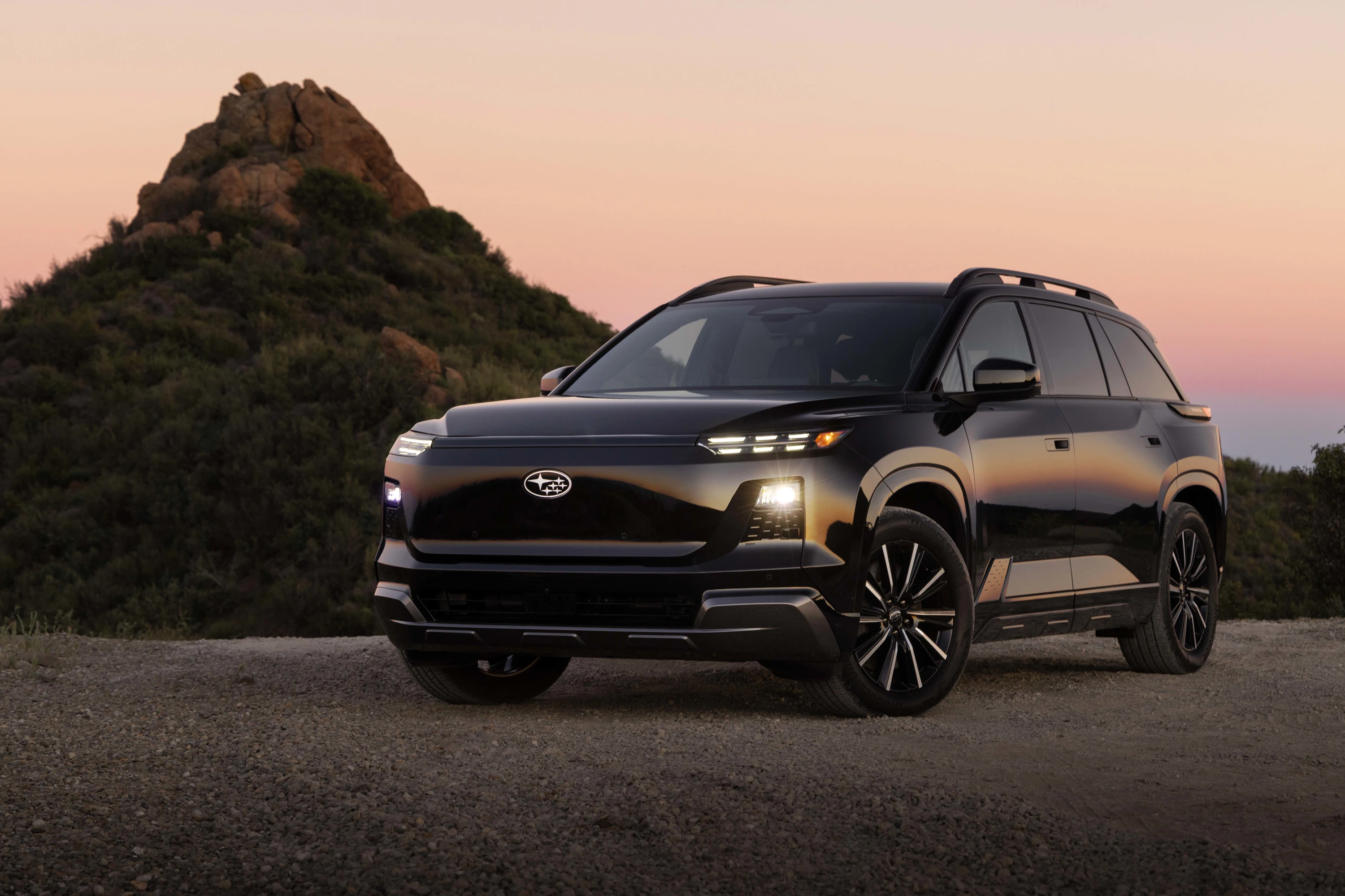 Subaru Getaway AWD 95.8 kWh exterior view