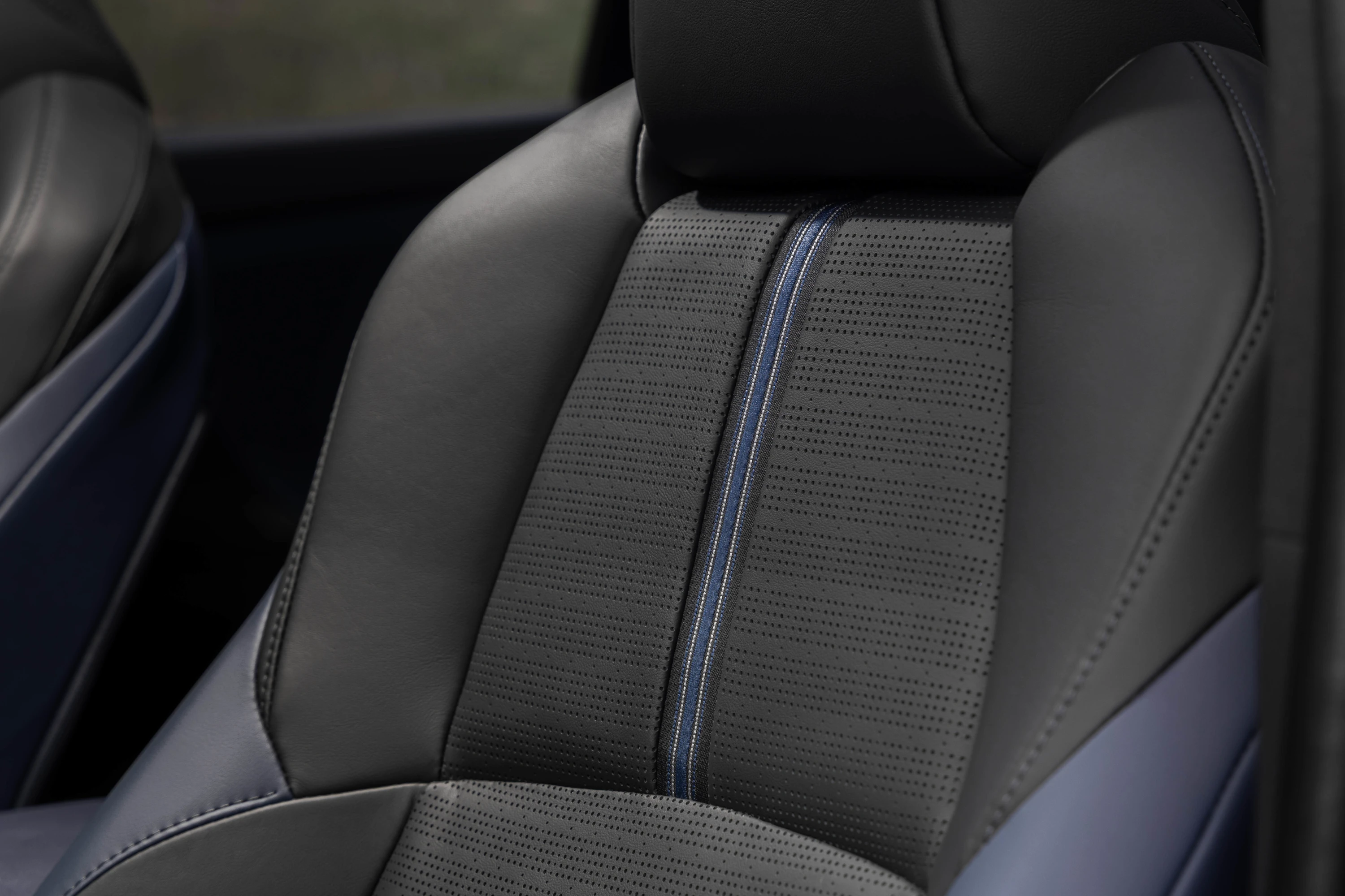 Subaru Solterra AWD frontseats view