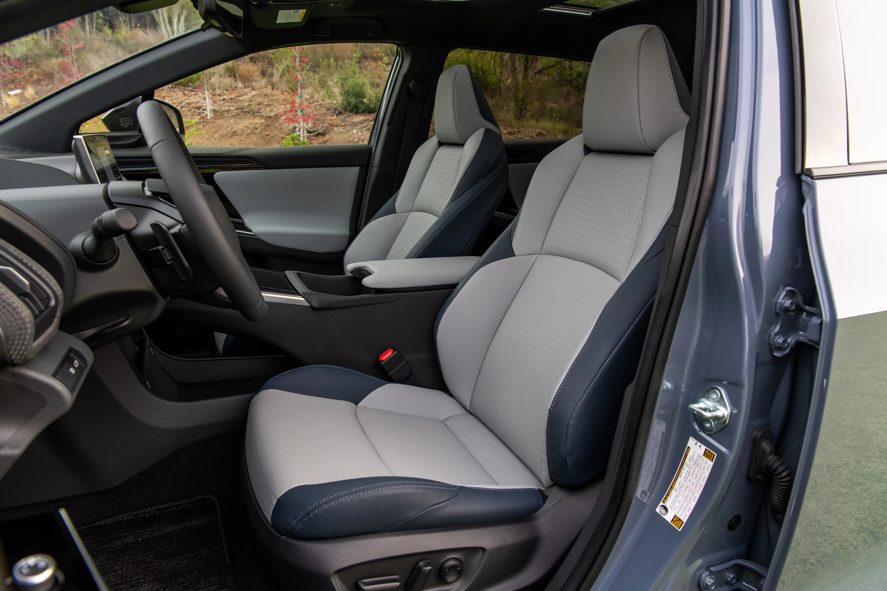 Subaru Solterra AWD (GEN1) frontseats view