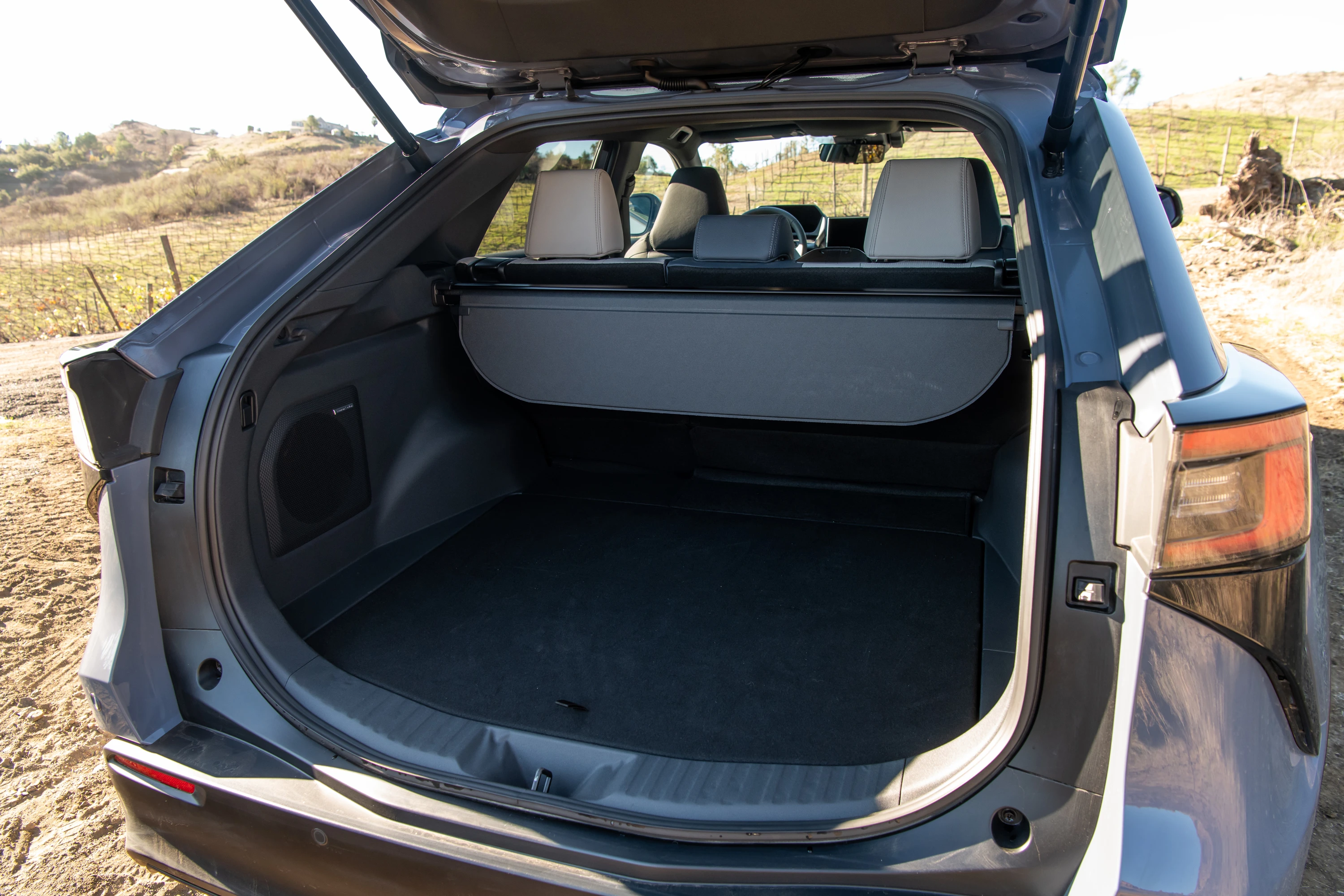 Subaru Solterra AWD (GEN1) trunk view