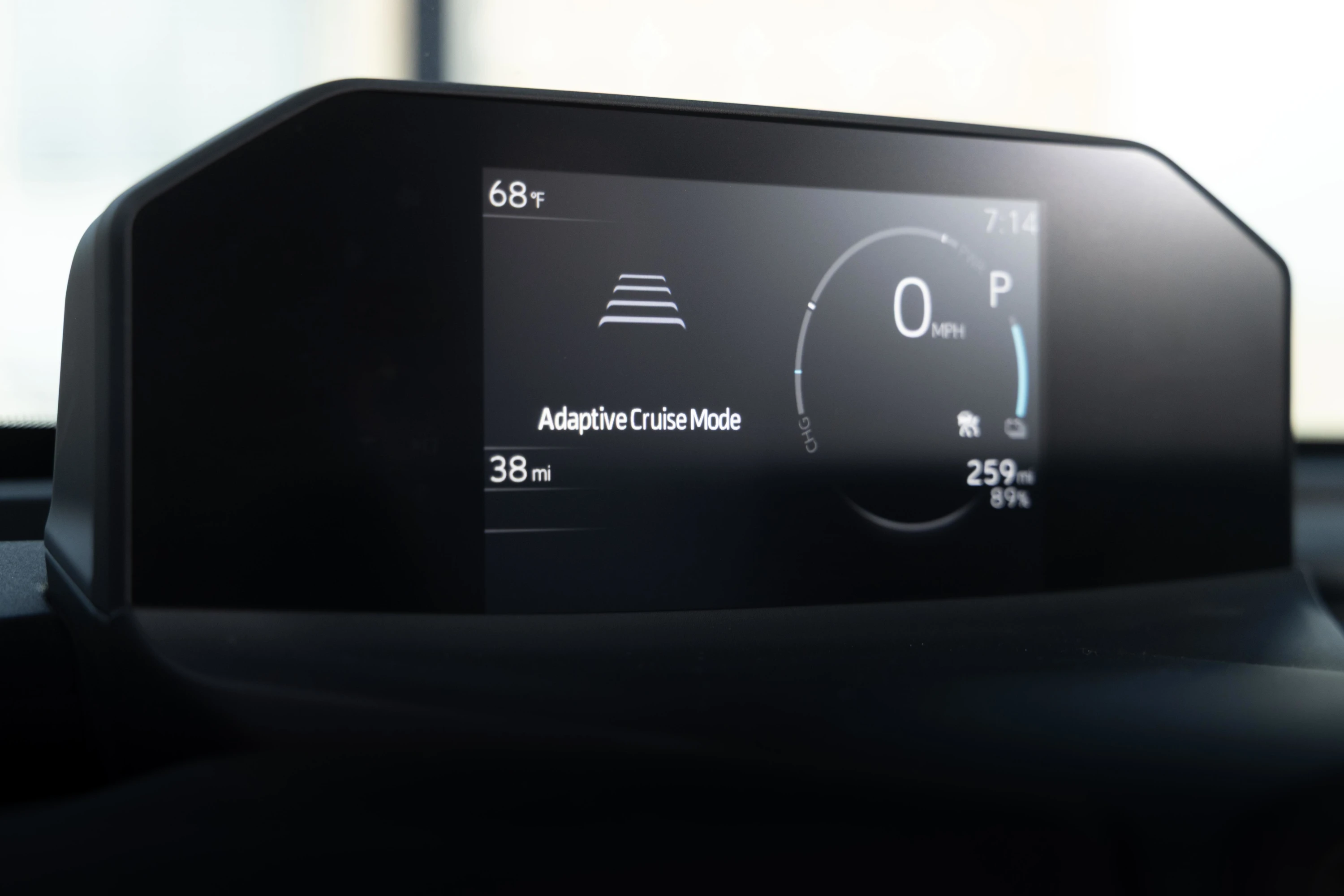 Subaru Uncharted AWD 77 kWh screens view
