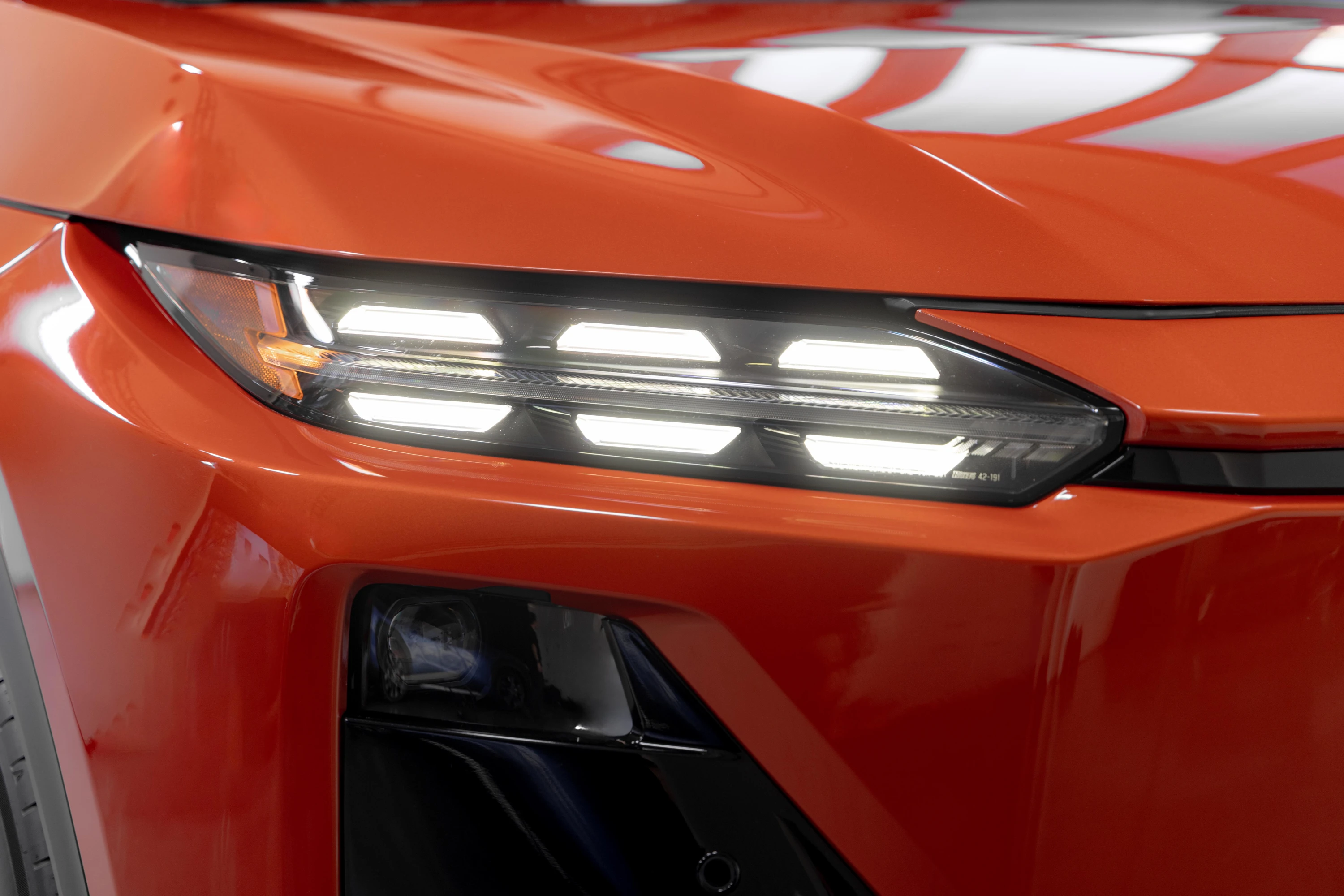 Subaru Uncharted FWD 57.7 kWh headlights view