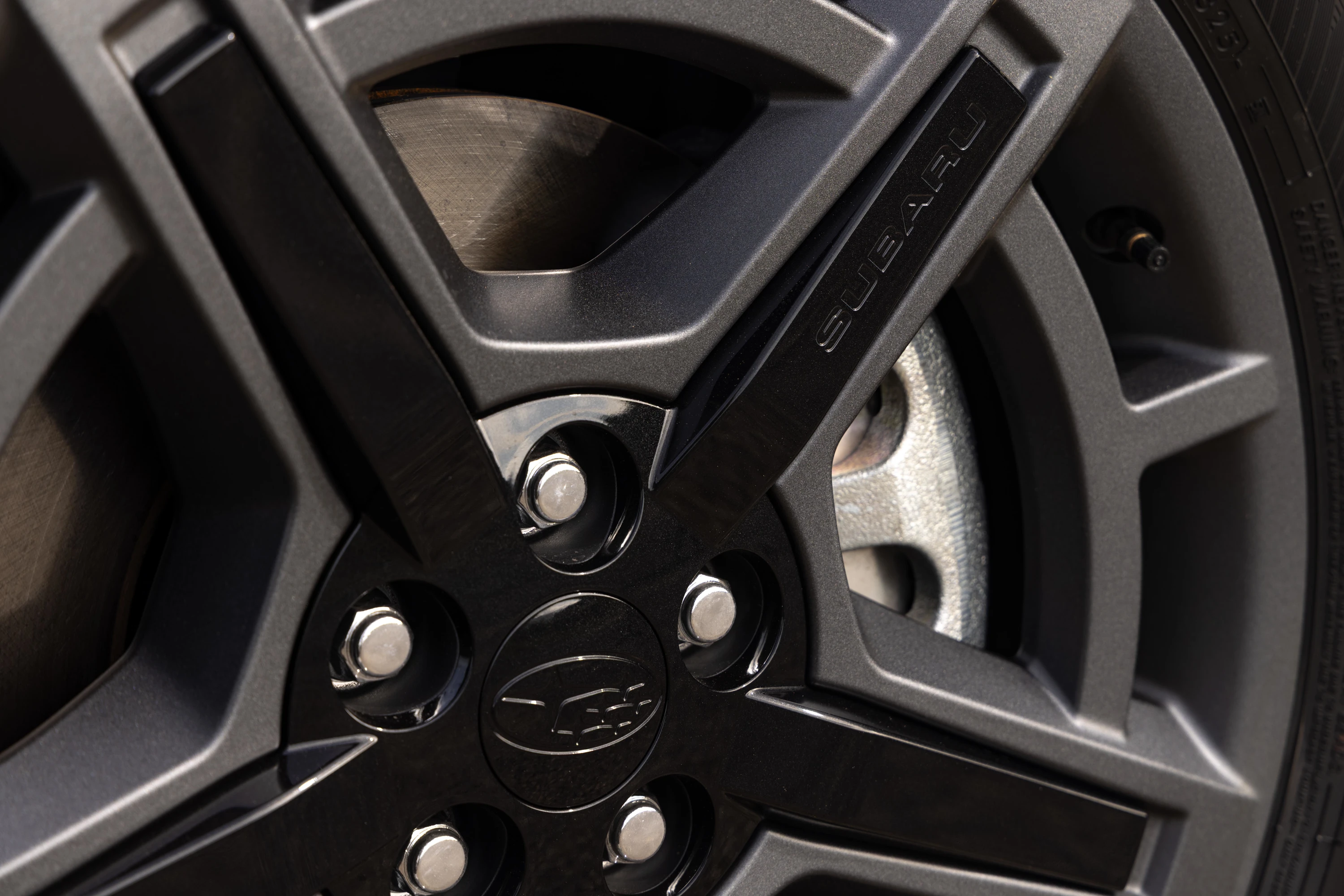 Subaru Uncharted FWD 57.7 kWh details view