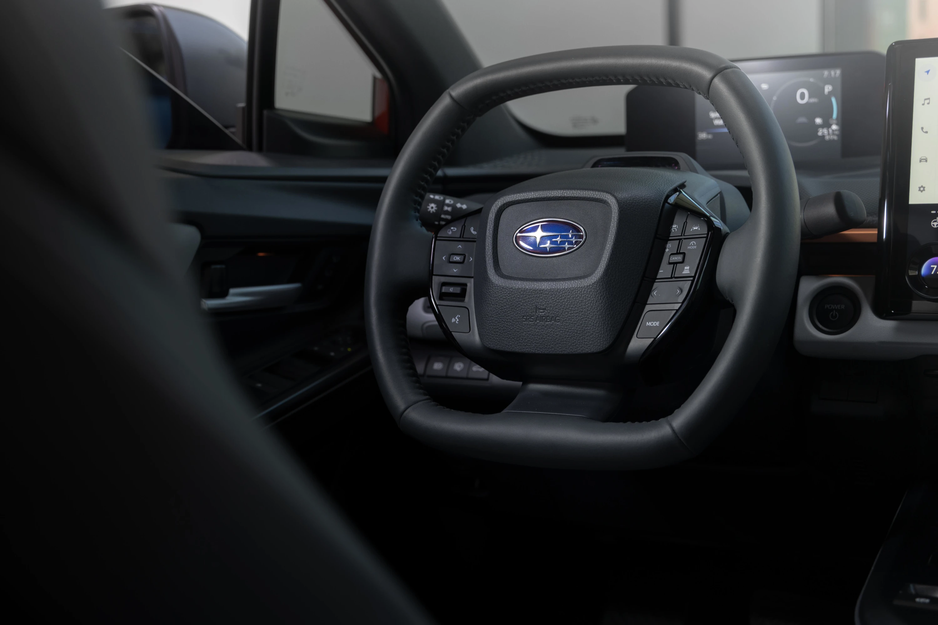 Subaru Uncharted FWD 57.7 kWh steeringwheel view