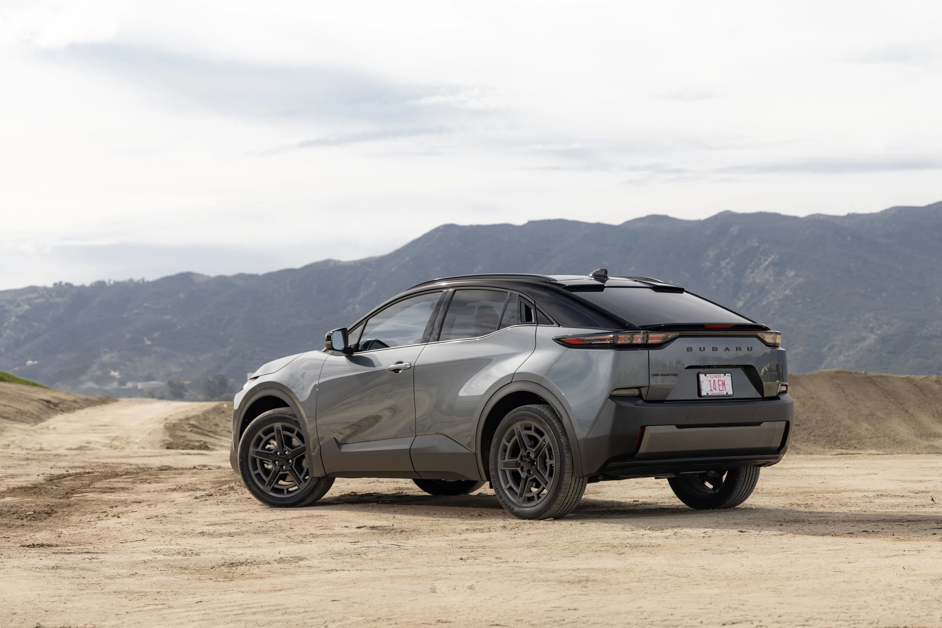 Subaru Uncharted FWD 57.7 kWh exterior view