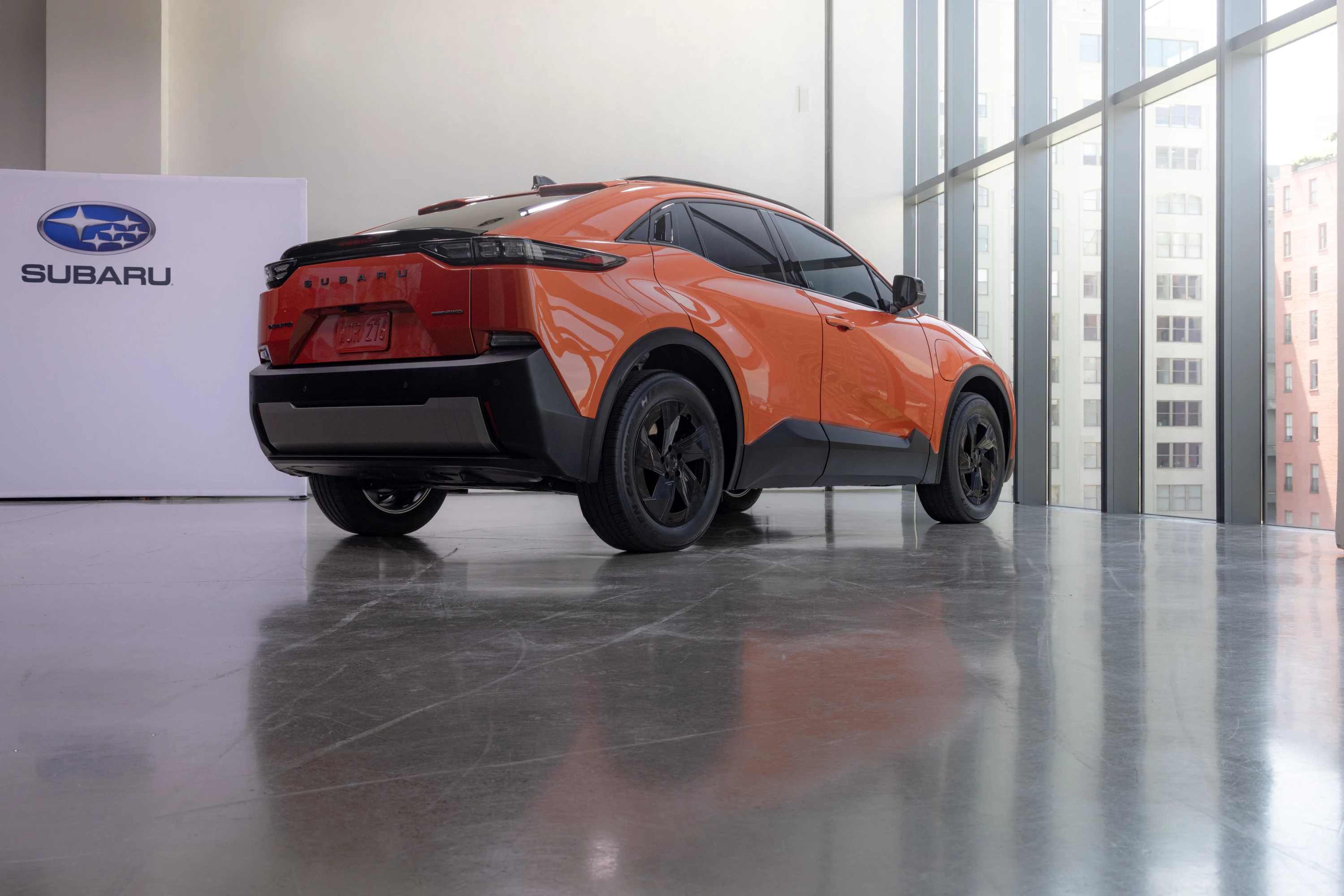 Subaru Uncharted FWD 77 kWh dynamic view