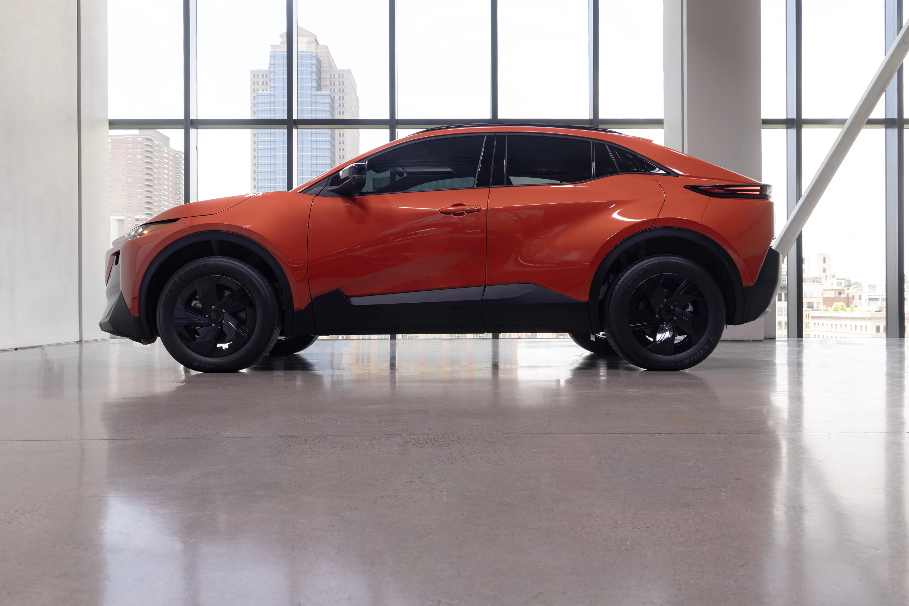 Subaru Uncharted FWD 77 kWh exterior view