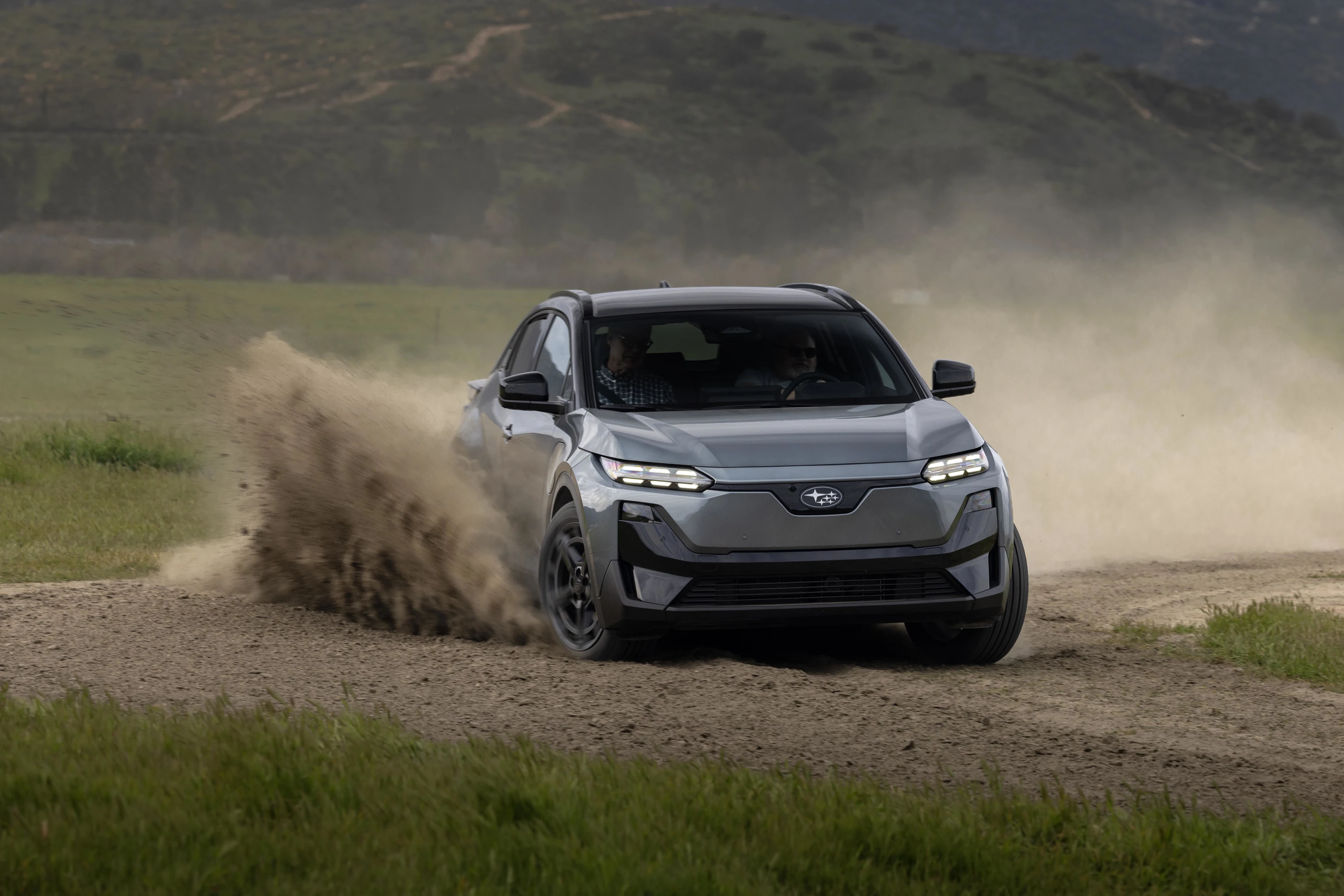 Subaru Uncharted FWD 77 kWh dynamic view