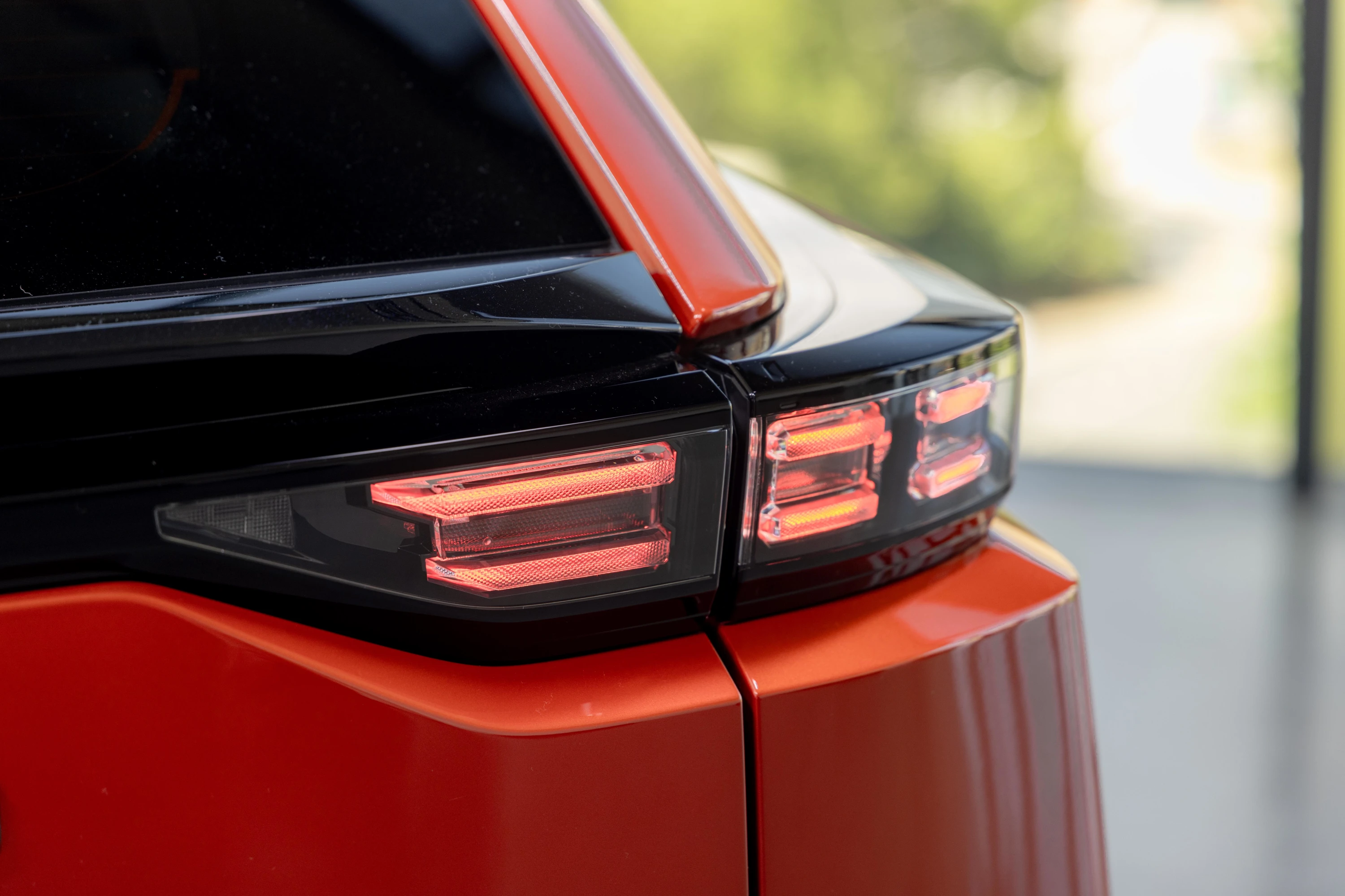Subaru Uncharted FWD 77 kWh taillights view