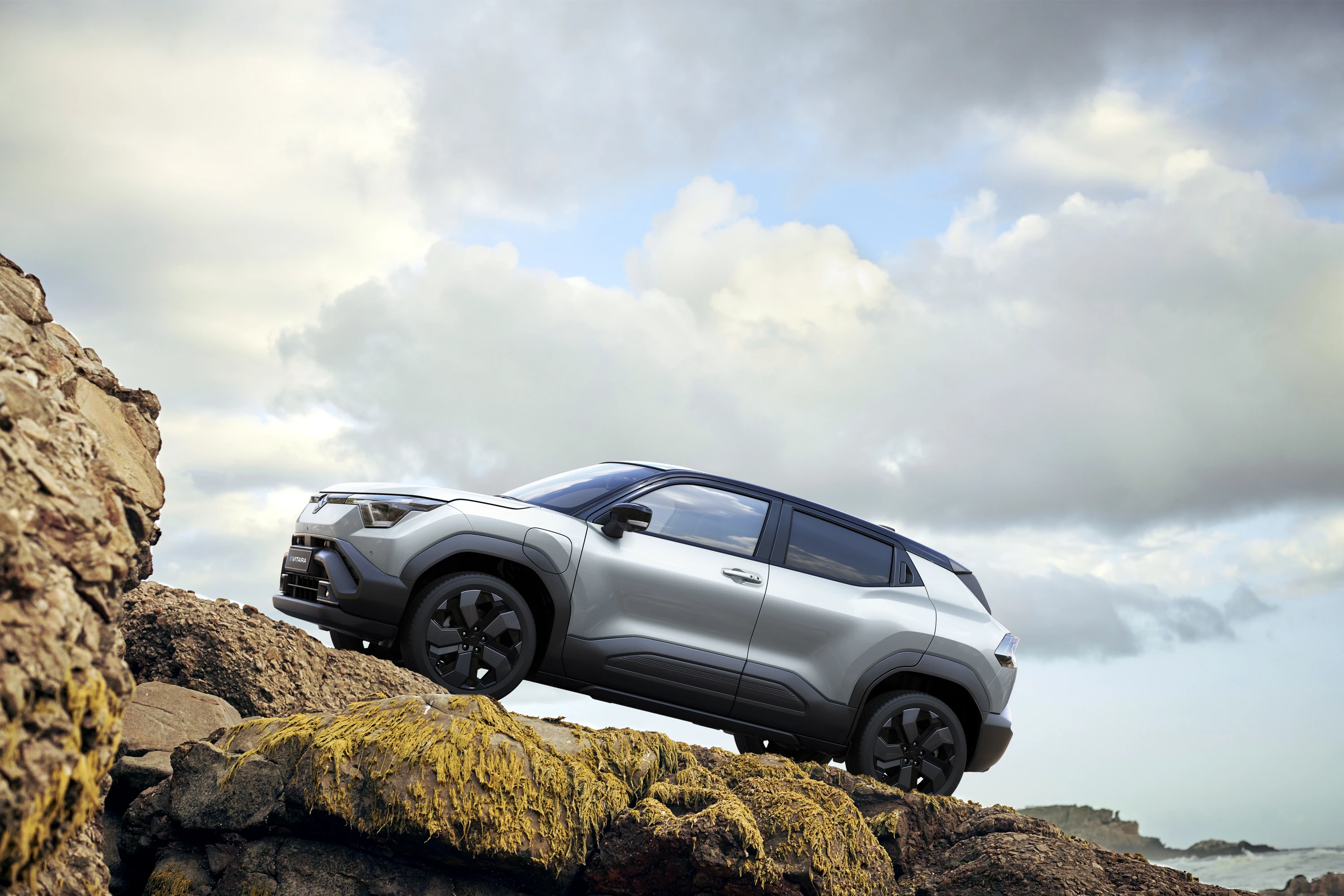 Suzuki e Vitara 61 kWh FWD exterior view