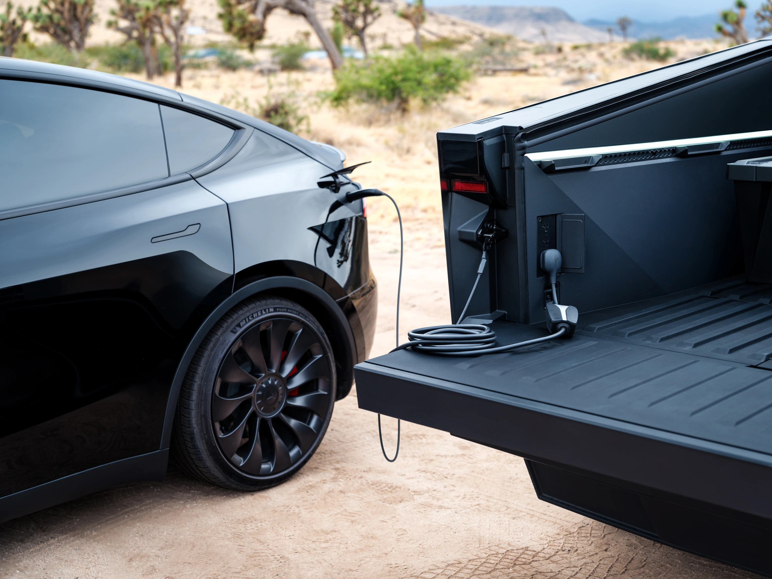 Tesla Cybertruck Cyberbeast v2g view