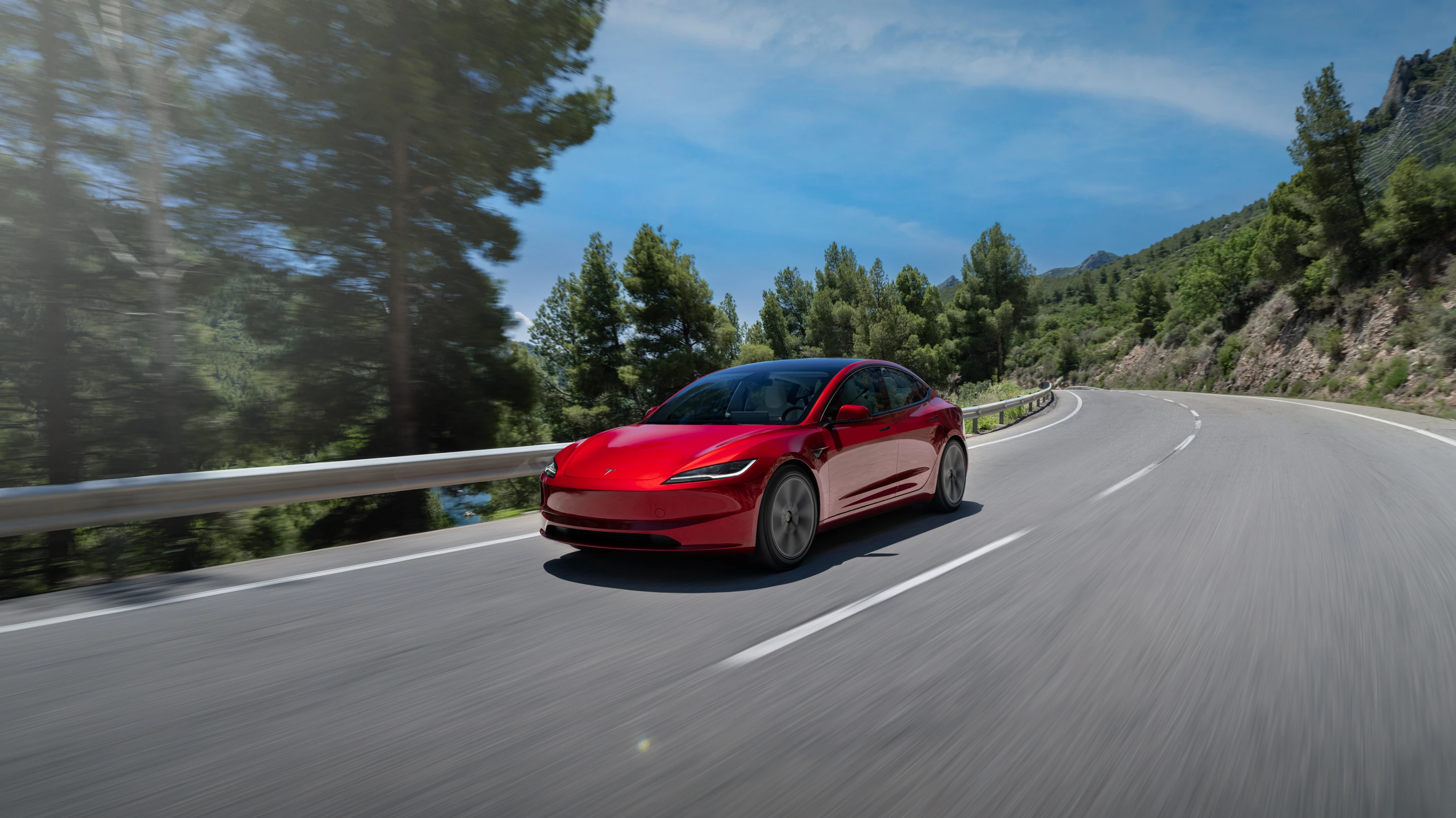 Tesla Model 3 Long Range dynamic view