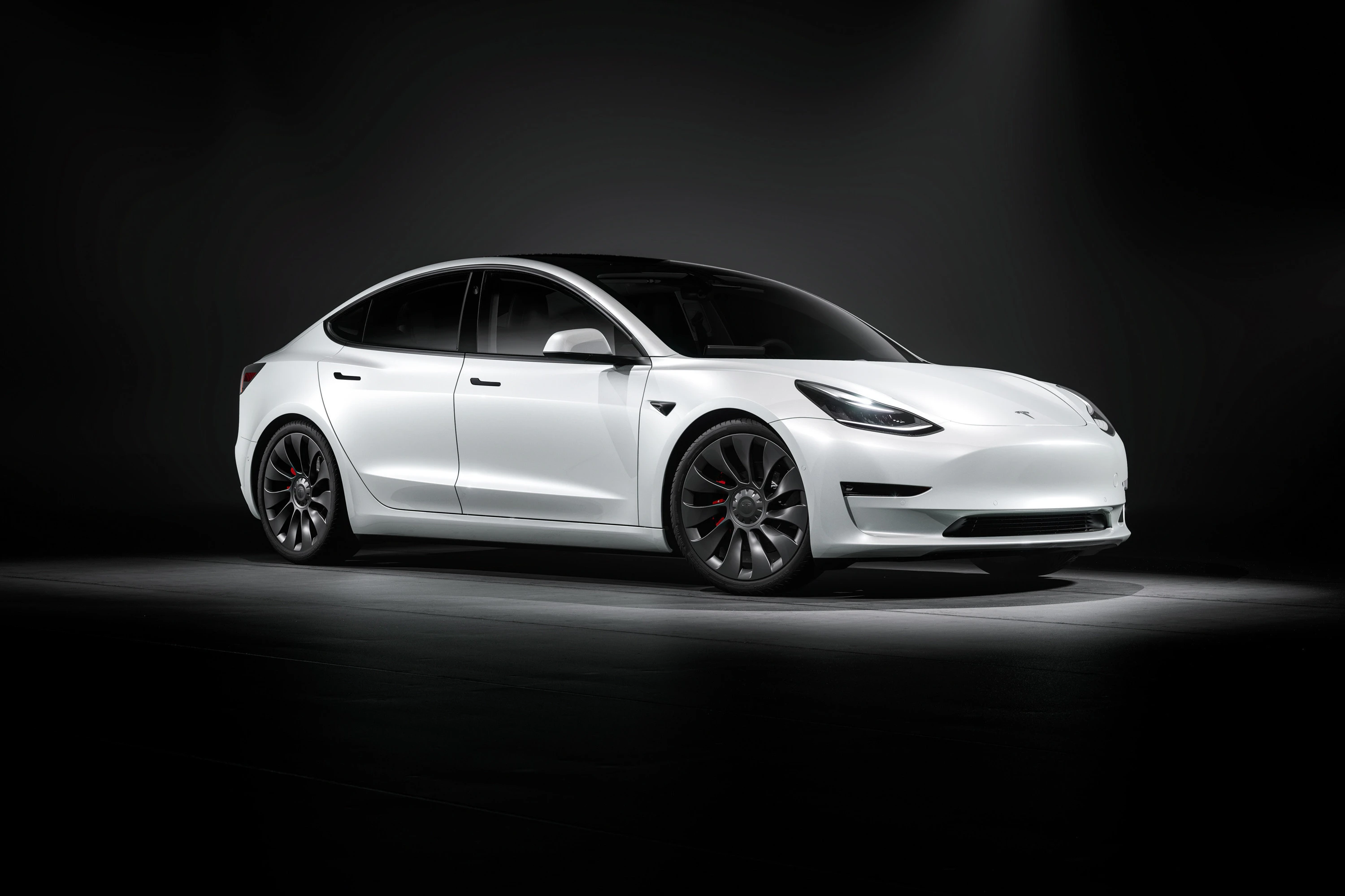 Tesla Model 3 Long Range exterior view