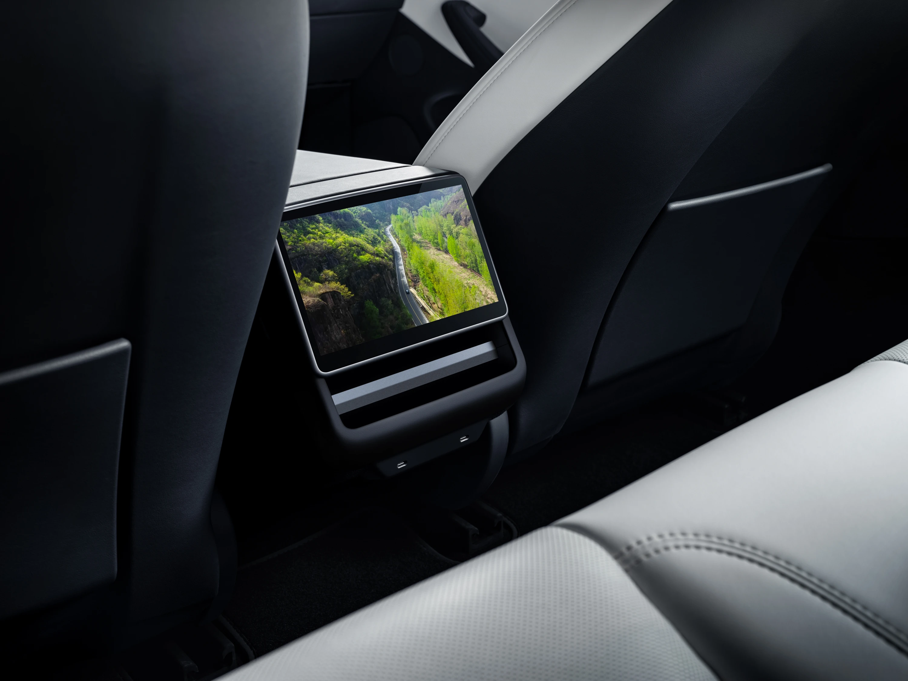 Tesla Model 3 Long Range RWD screens view