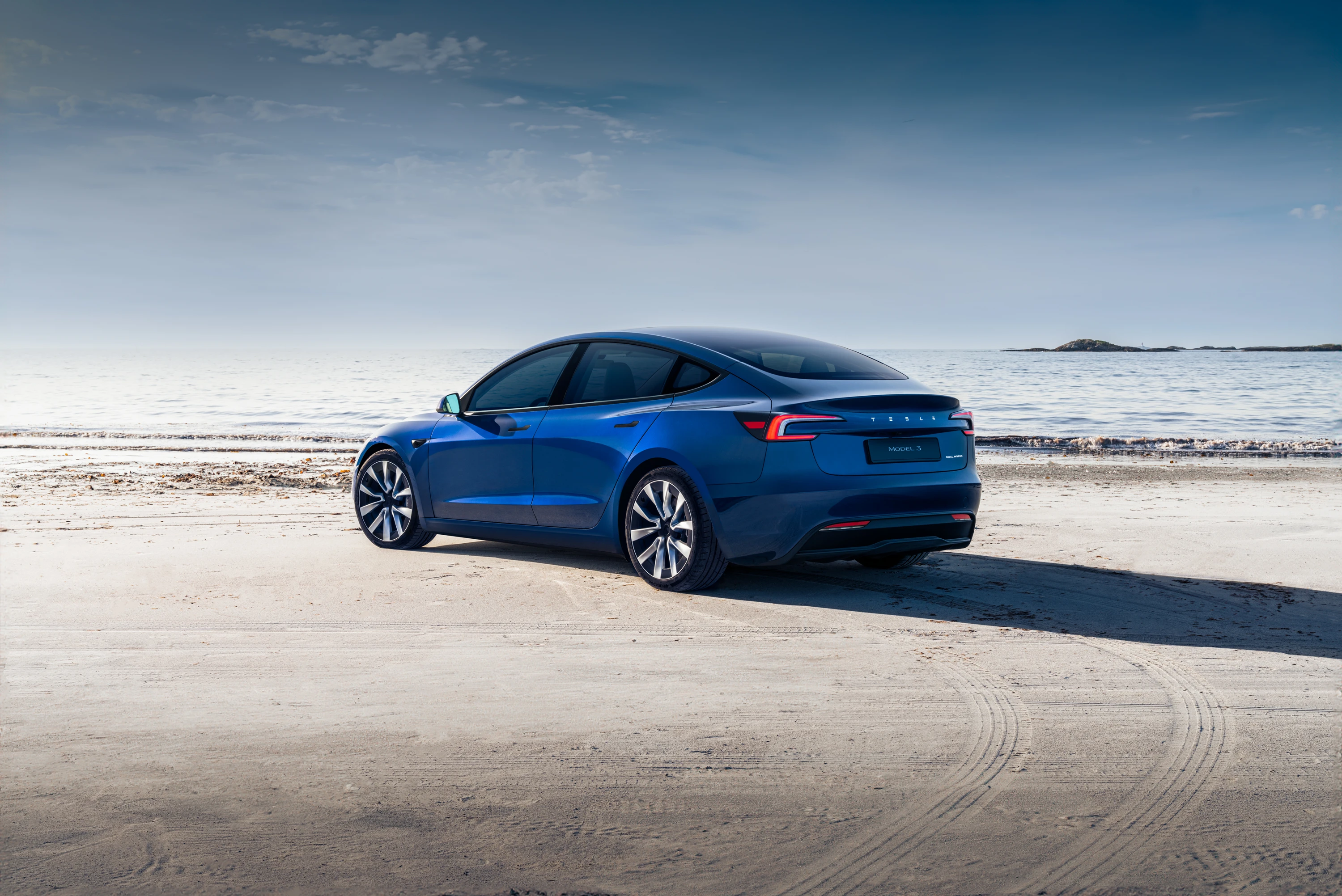 Tesla Model 3 Long Range RWD exterior view