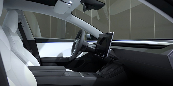 Tesla Model 3 Long Range RWD screens view