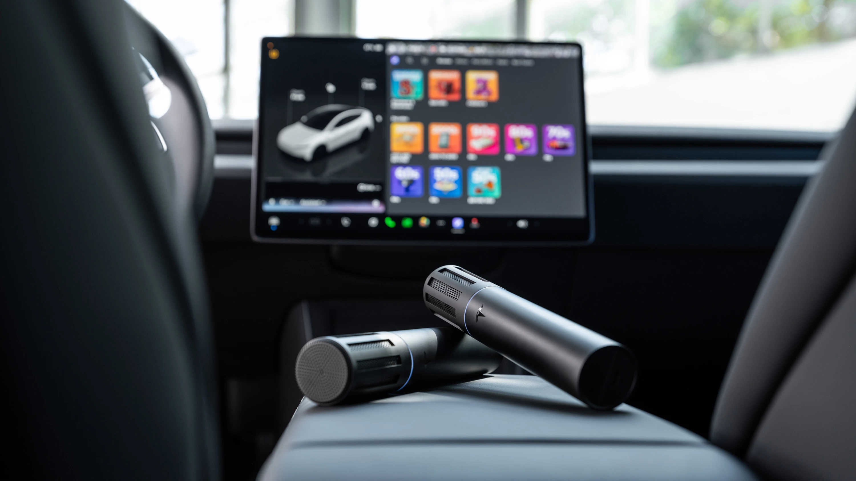 Tesla Model 3 Standard screens view