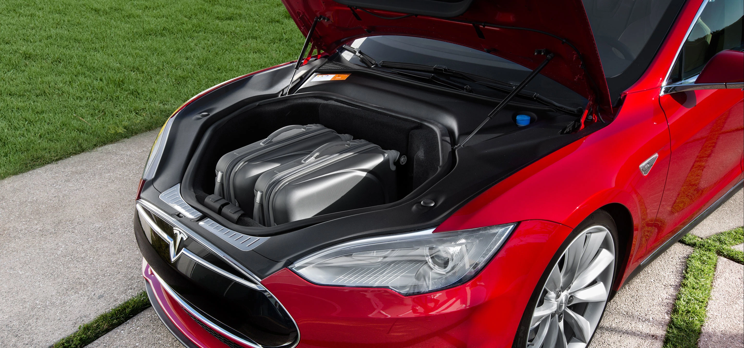 Tesla Model S 85 frunk view
