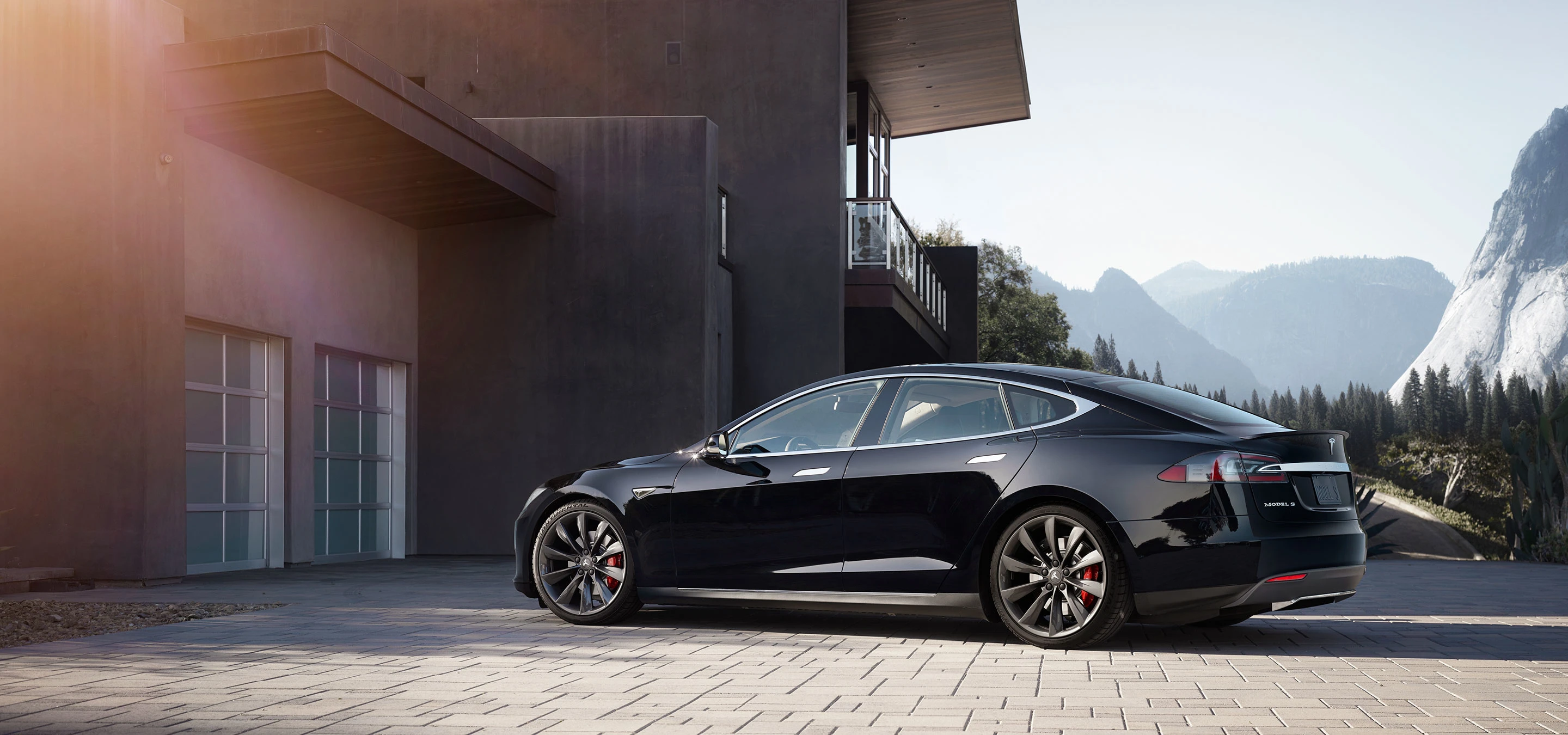Tesla Model S 85D exterior view