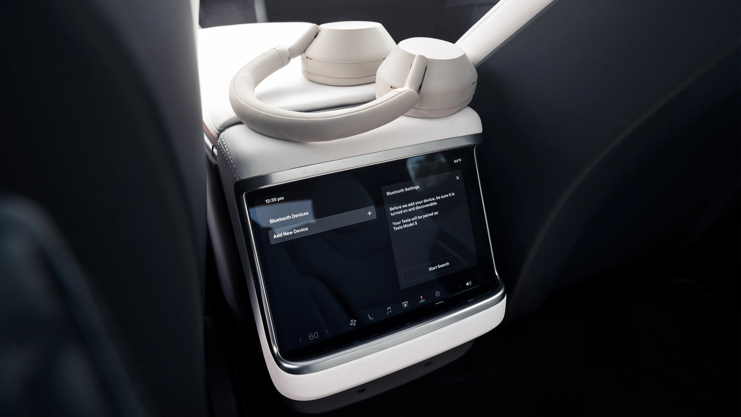 Tesla Model S Plaid screens view