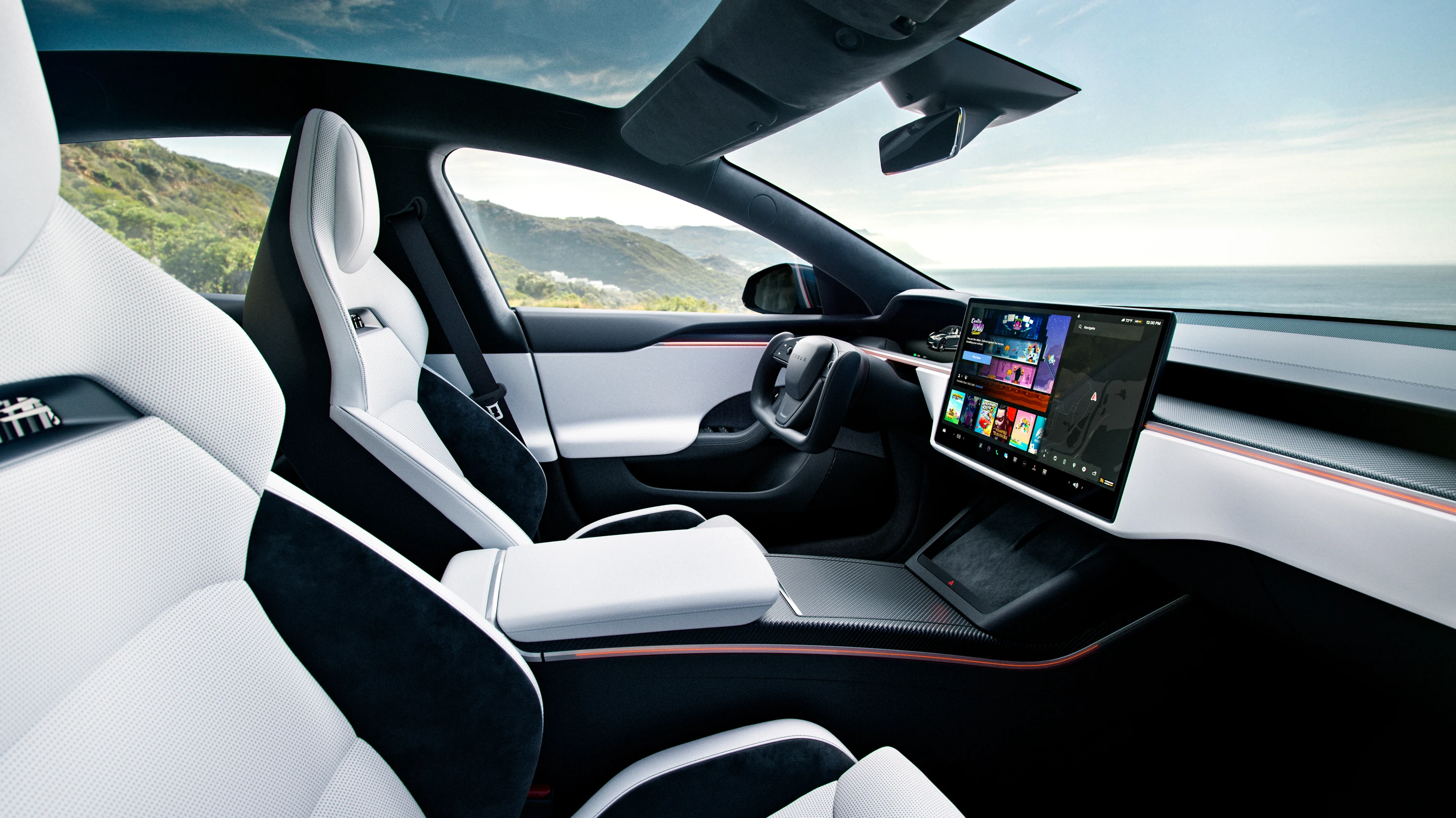 Tesla Model S Plaid frontseats view