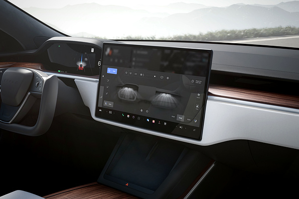 Tesla Model S Plaid screens view