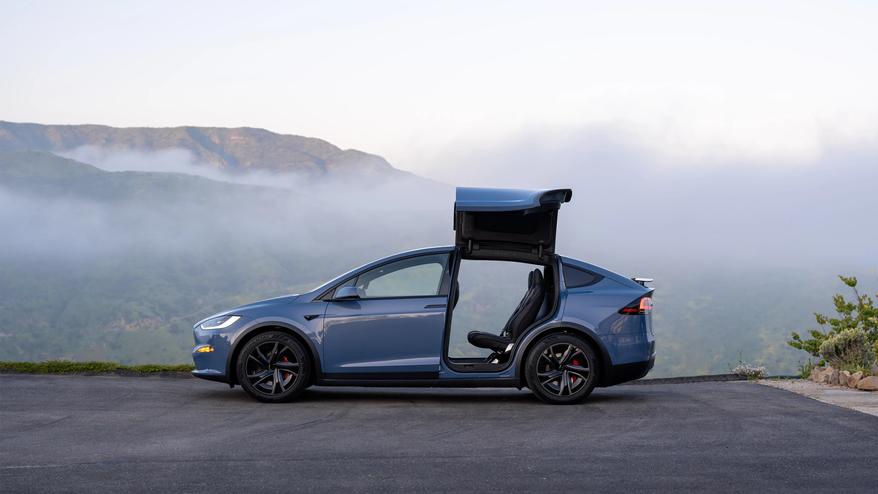 Tesla Model X AWD exterior view