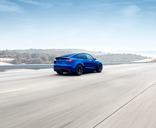 Tesla Model Y Long Range (GEN1) exterior view