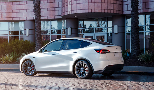 Tesla Model Y Long Range (GEN1) exterior view