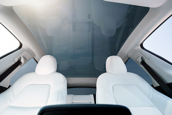 Tesla Model Y Long Range (GEN1) frontseats view