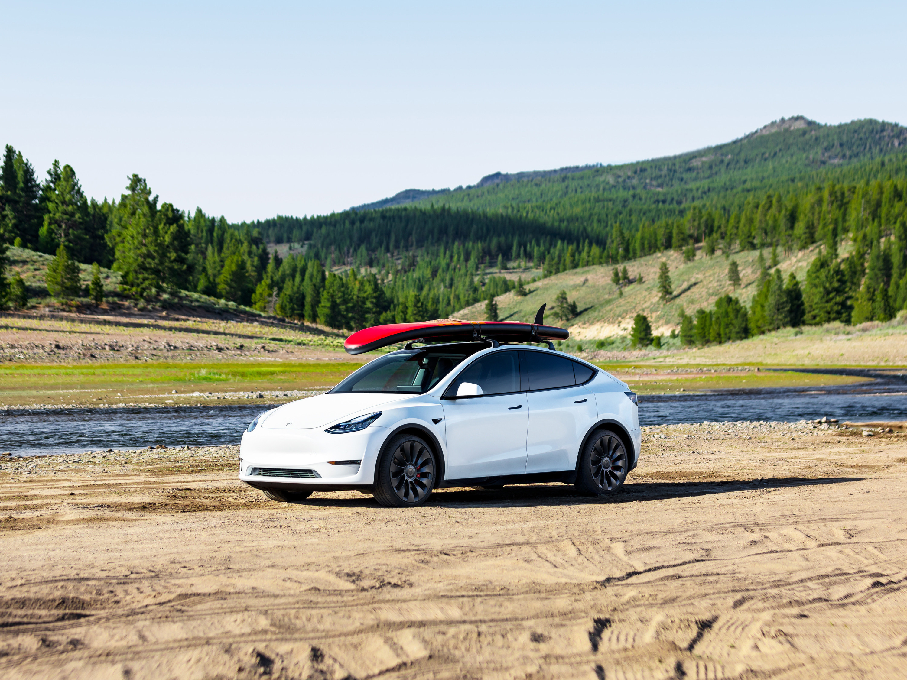 Tesla Model Y Long Range (GEN1) electric vehicle exterior