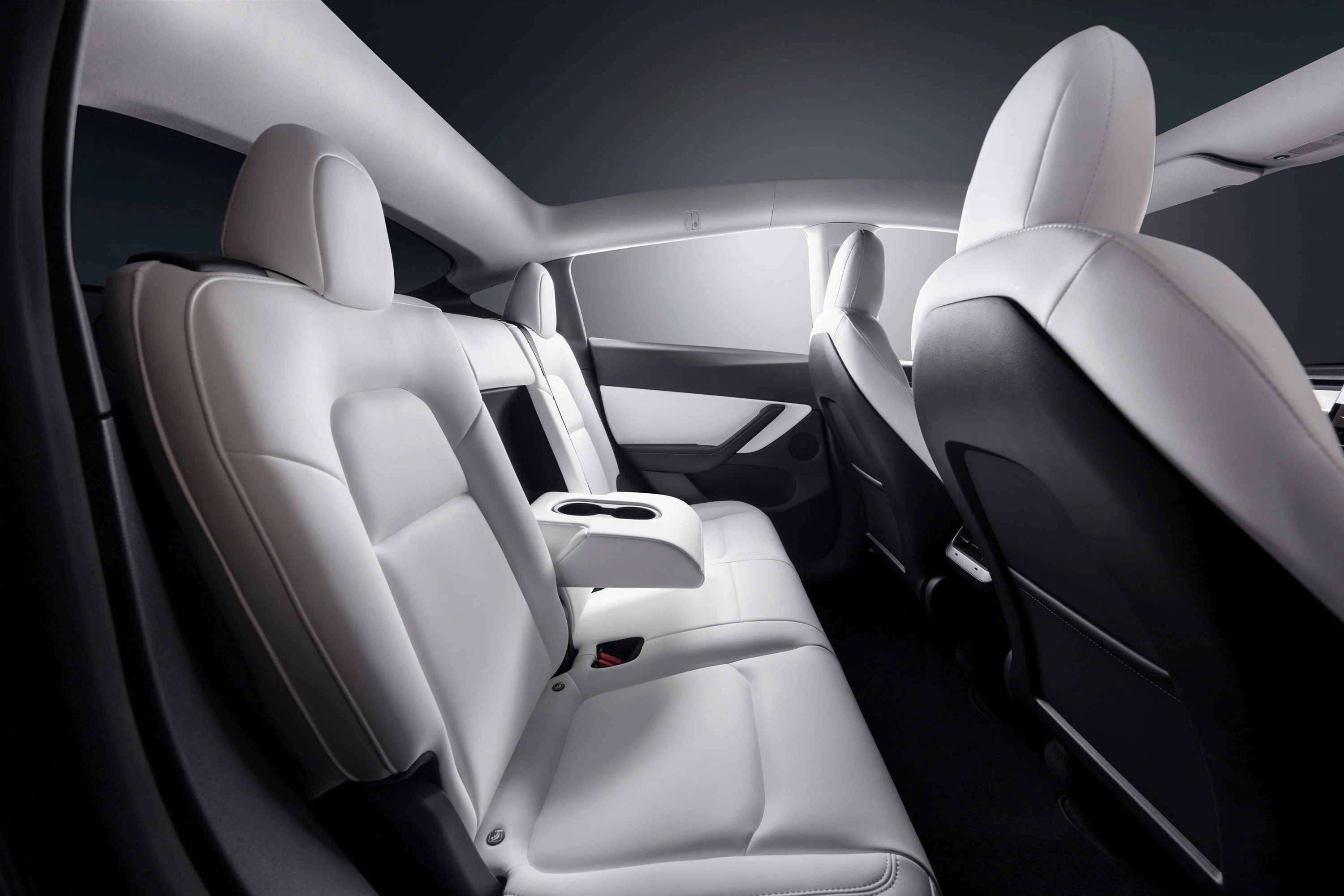 Tesla Model Y Long Range (GEN1) secondrowseats view